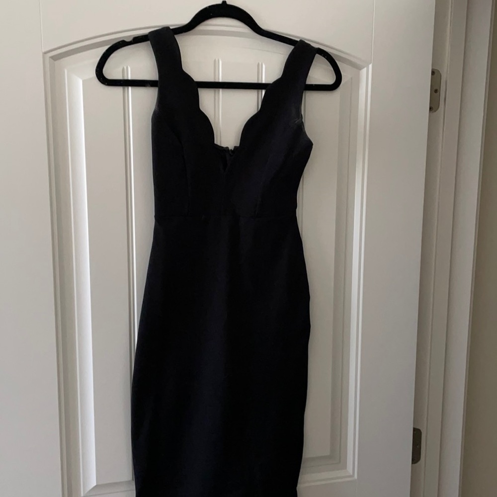 Scalloped neckline bodycon dress